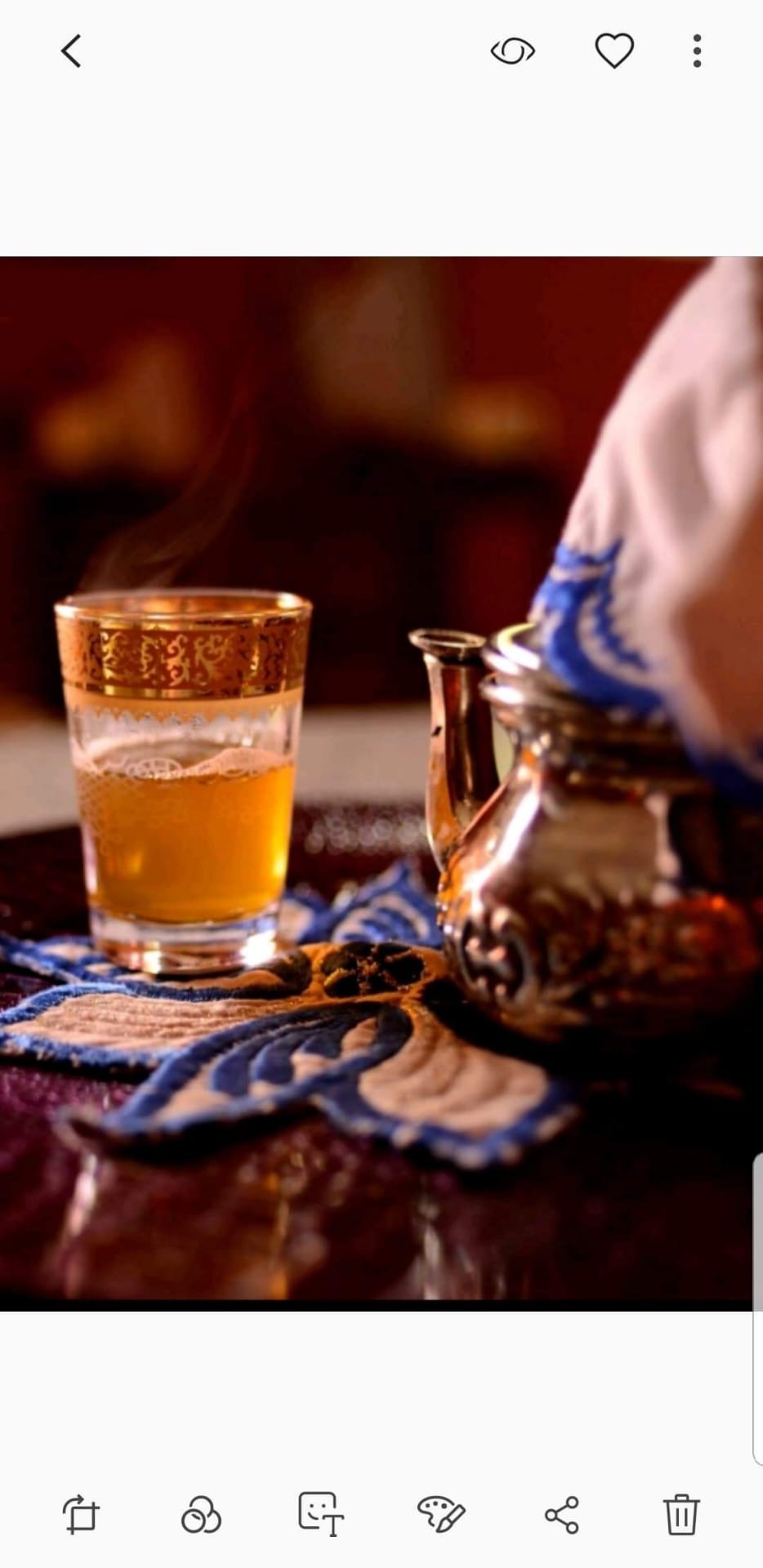 Thé à la menthe servi à La Touareg